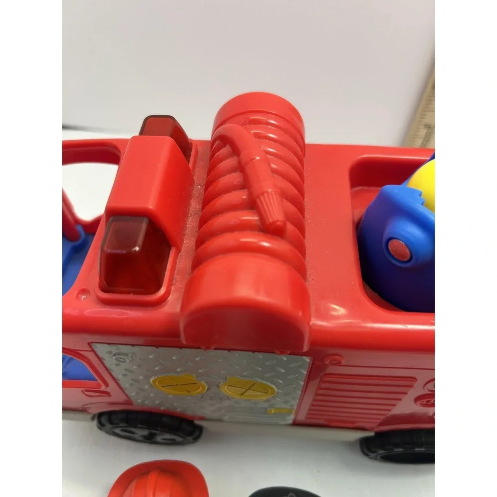 Fisher-Price Little People Red Fire Truck Toy Vehicle 2 Firefighters Lights Kids